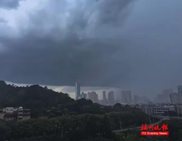 刚刚 福州一秒天黑、狂风暴雨